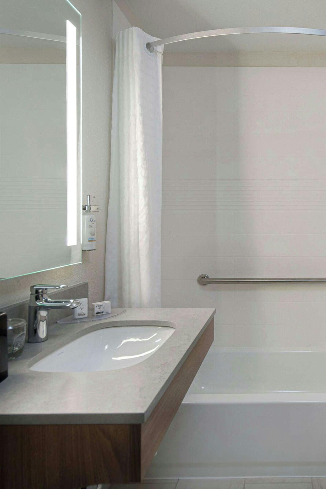 Hotel Candlewood Suites Columbia Ft. Jackson, an IHG Hotel photo 4