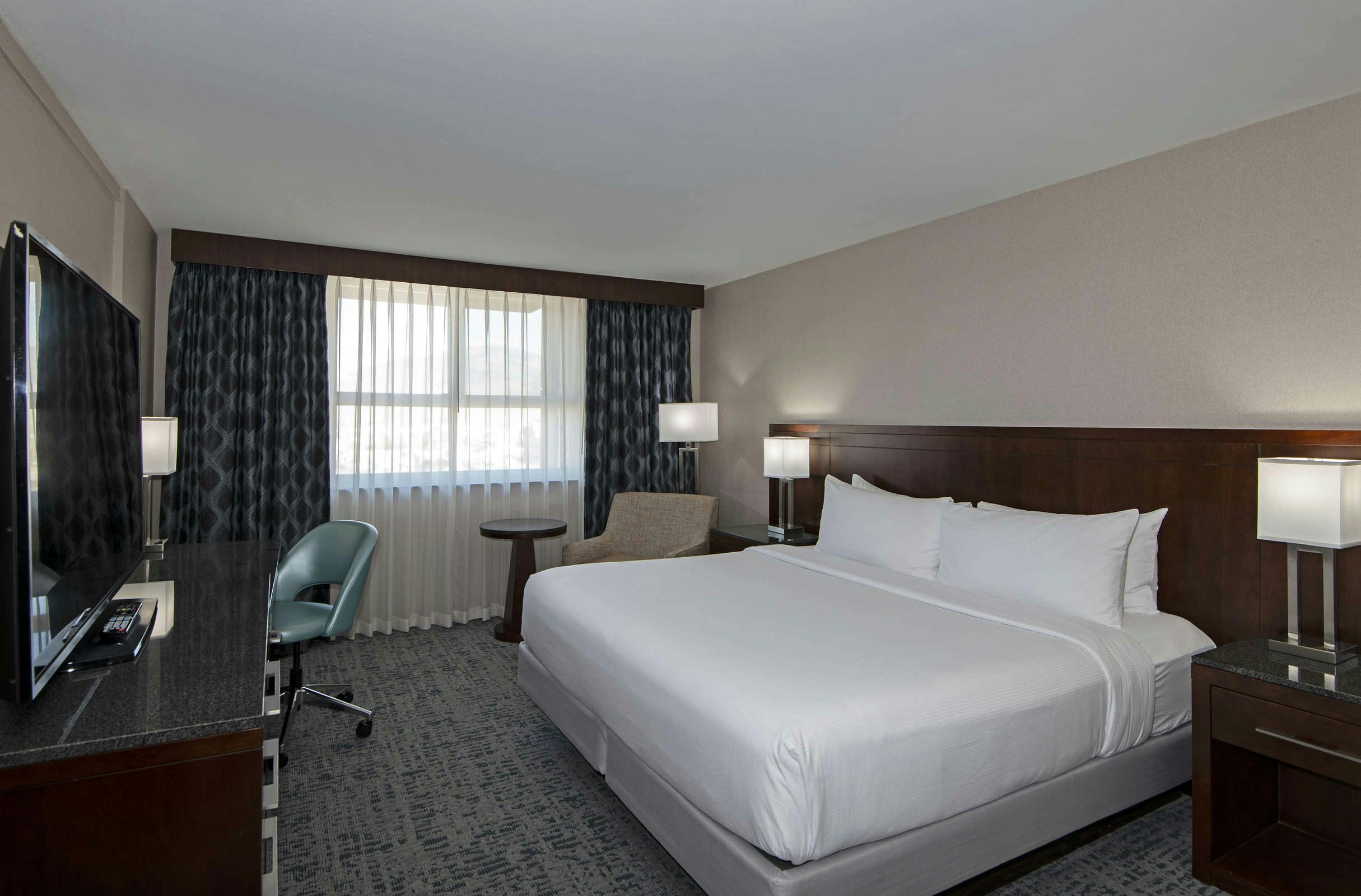 Hotel Doubletree By Hilton Kamloops photo 1