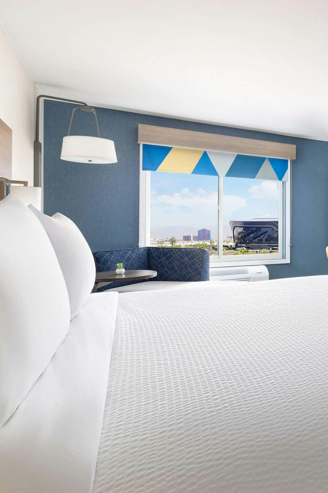 Hotel Holiday Inn Express Las Vegas-Stadium Area photo 3