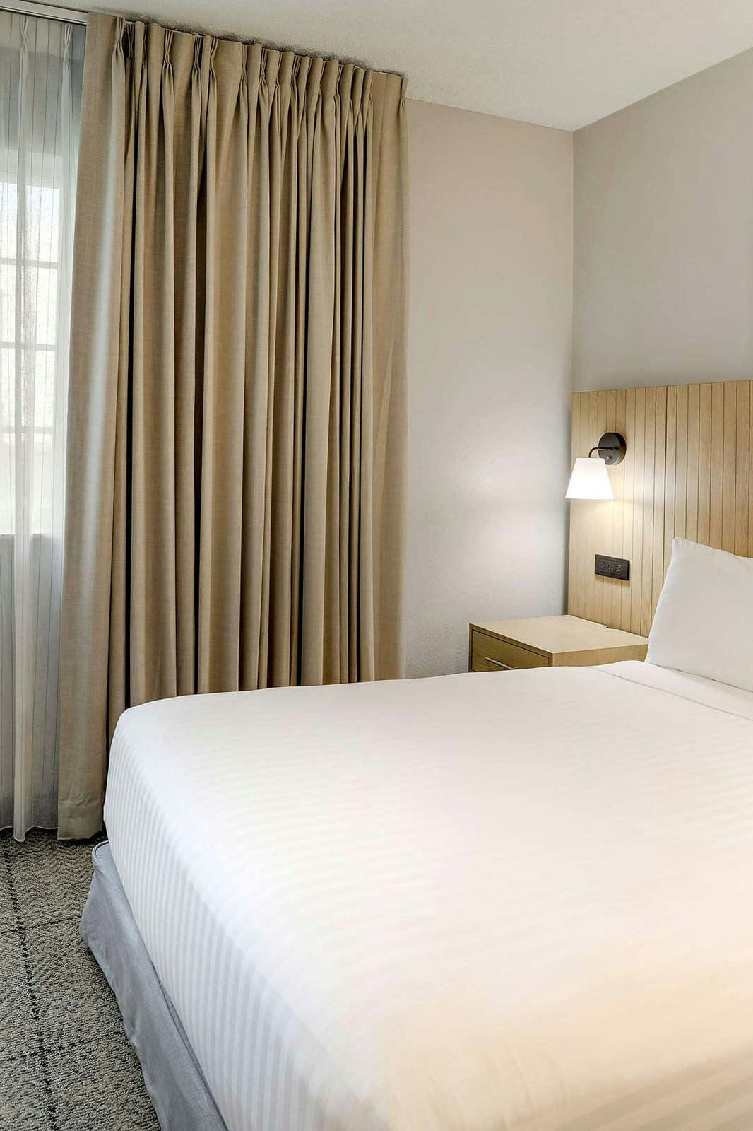 Hotel Sonesta Simply Suites Miami Airport Doral photo 2