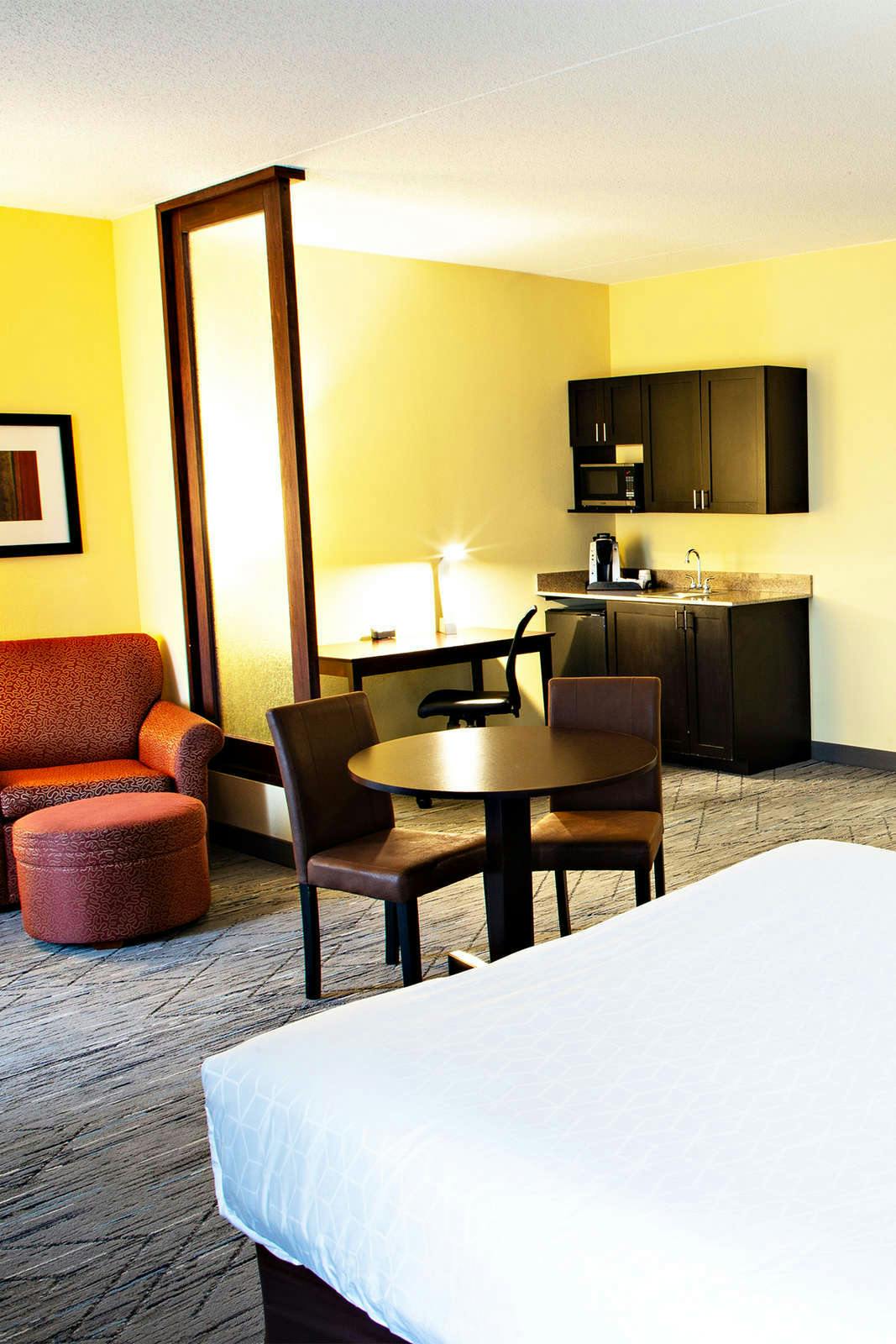 Hotel Holiday Inn Express Hotel & Suites Harrisburg West photo 1
