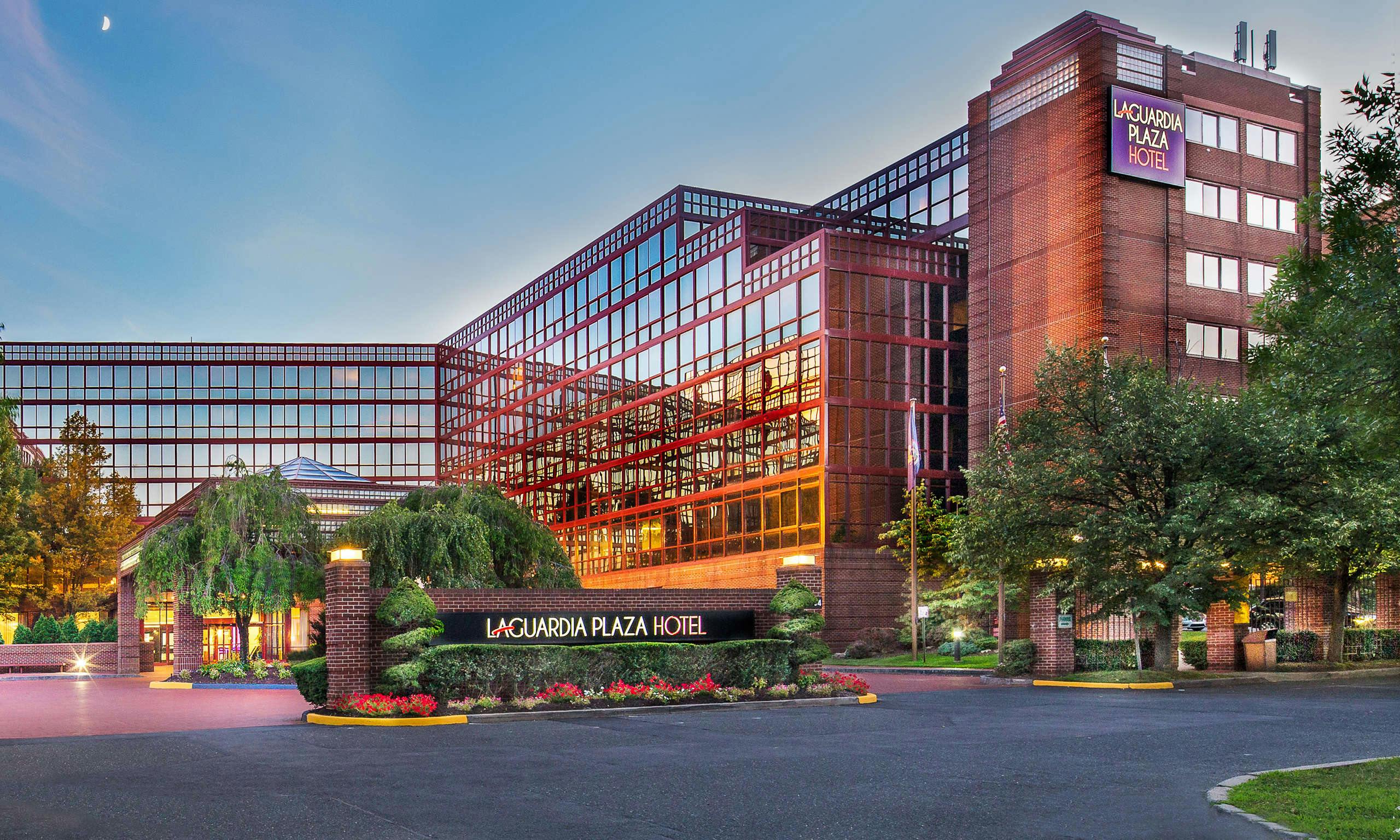 LaGuardia Plaza Hotel