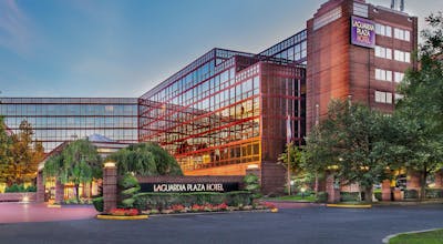 LaGuardia Plaza Hotel