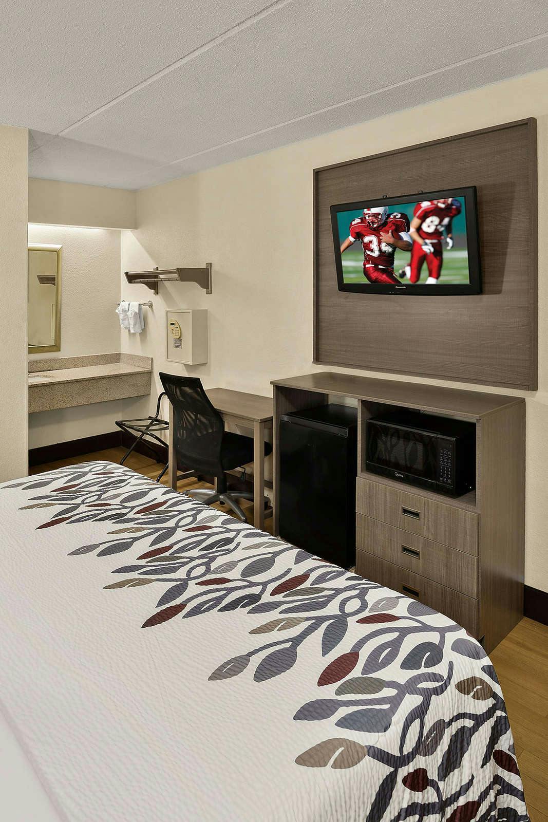 Hotel Red Roof Inn Chapel Hill - UNC photo 4