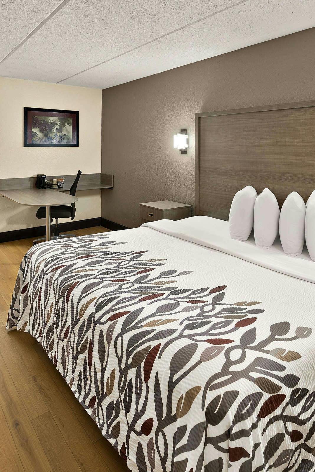 Hotel Red Roof Inn Chapel Hill - UNC photo 1