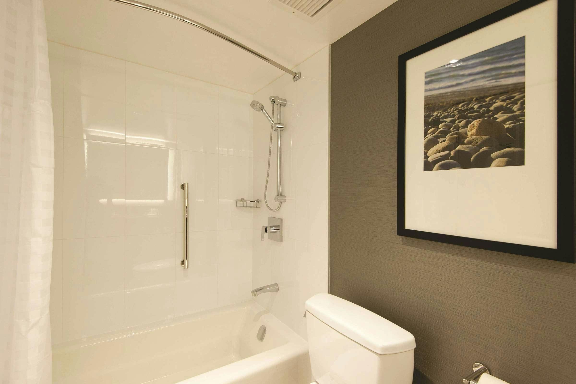 Hotel DoubleTree by Hilton Hotel & Suites Victoria photo 5