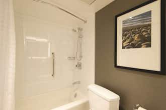 Hotel DoubleTree by Hilton Hotel & Suites Victoria photo 5