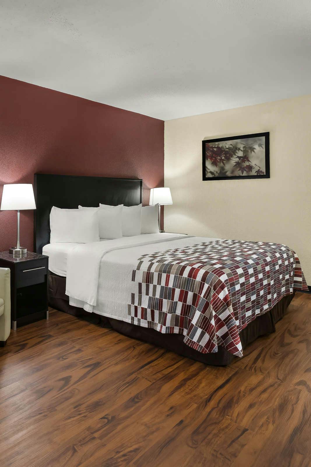 Hotel Red Roof Inn & Suites Cave City photo 1