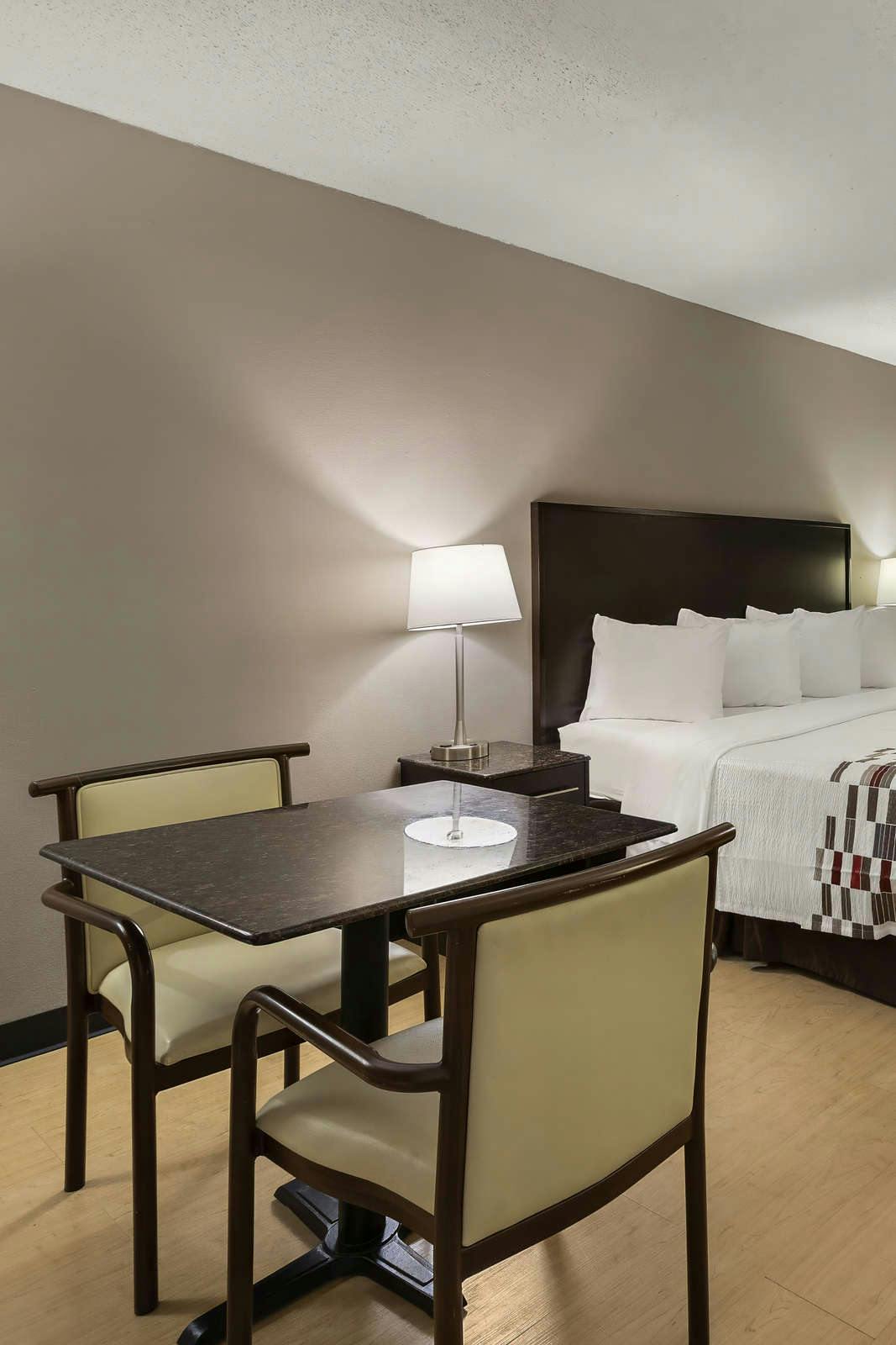 Hotel Red Roof Inn & Suites Cave City photo 3