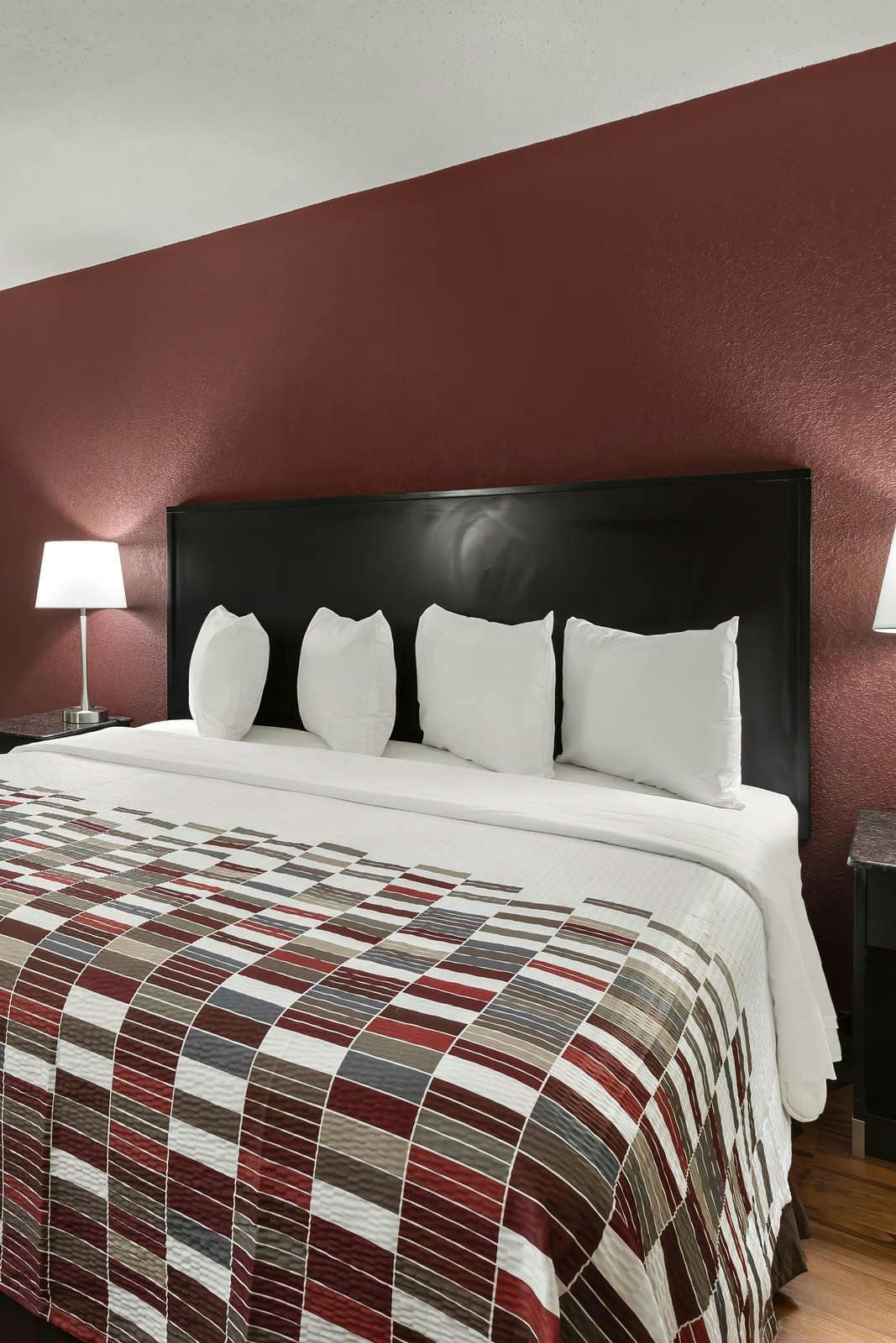 Hotel Red Roof Inn & Suites Cave City photo 2