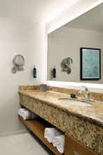 Hotel Hotel Zessa Orange County Airport, a DoubleTree by Hilton photo 5