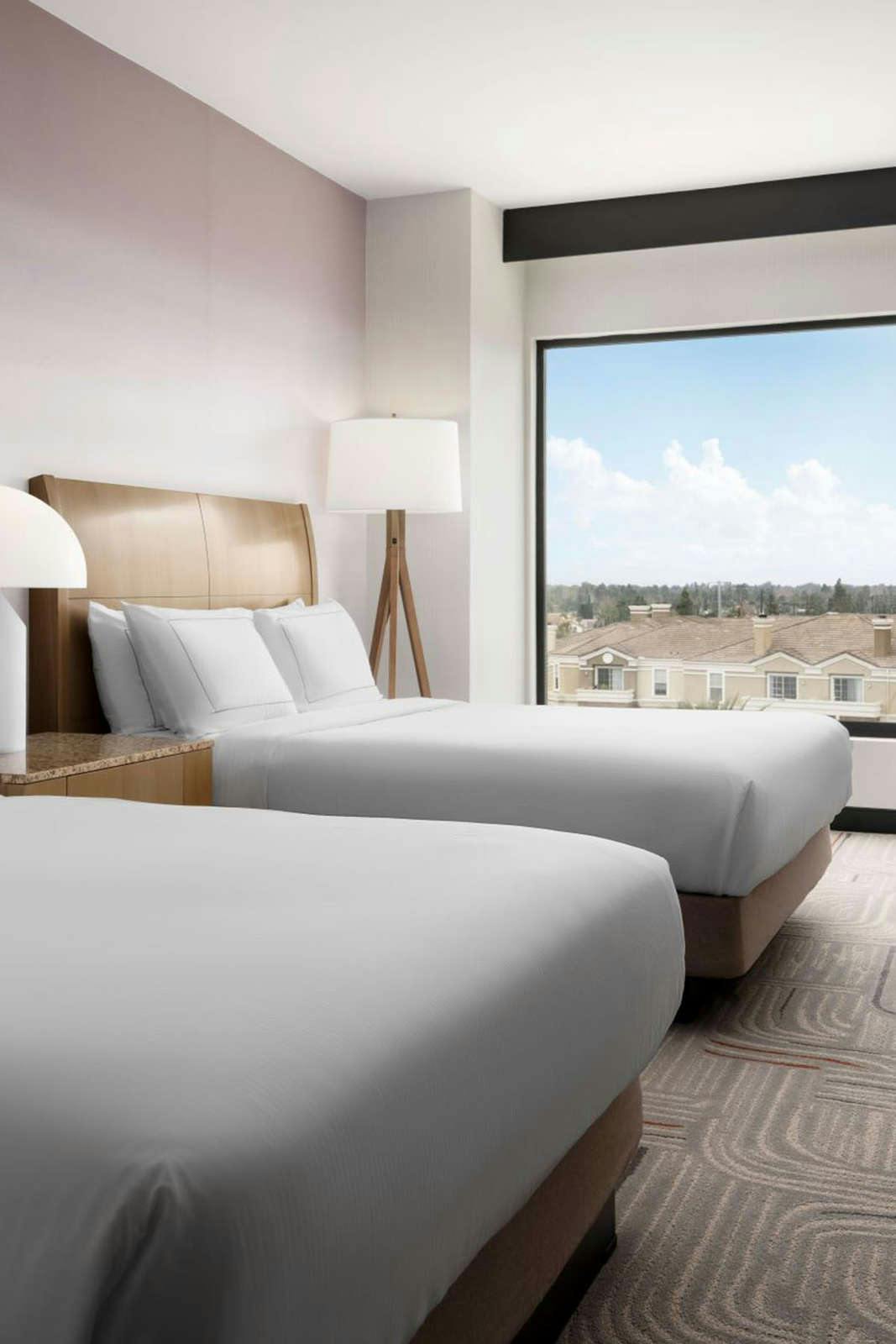 Hotel Hotel Zessa Orange County Airport, a DoubleTree by Hilton photo 2