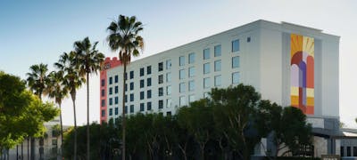 Hotel Zessa Orange County Airport, a DoubleTree by Hilton