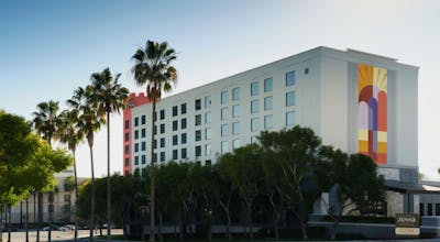 Hotel Zessa Orange County Airport, a DoubleTree by Hilton