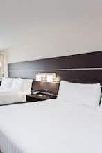 Hotel Holiday Inn Express Hotels & Suites Oakland Airport photo 5