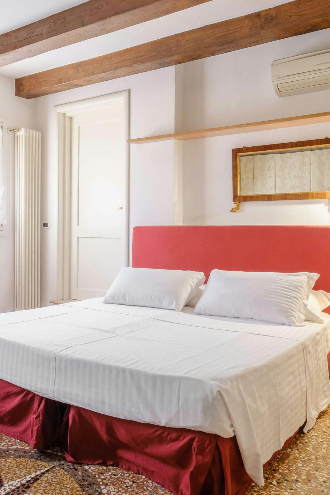 Hotel Frassinago Deluxe Suites - BolognaRooms photo 3