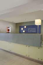 Hotel Holiday Inn Express Romulus / Detroit Airport, an IHG Hotel photo 2