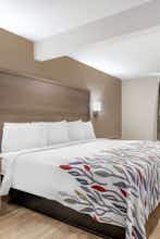 Hotel Red Roof Inn & Suites Newport News photo 1