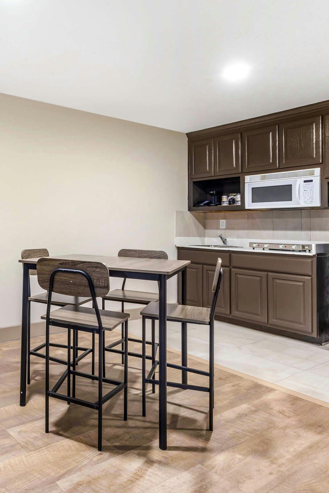 Hotel Red Roof Inn & Suites Newport News photo 4