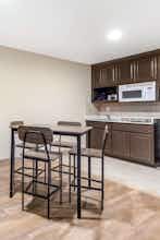 Hotel Red Roof Inn & Suites Newport News photo 4