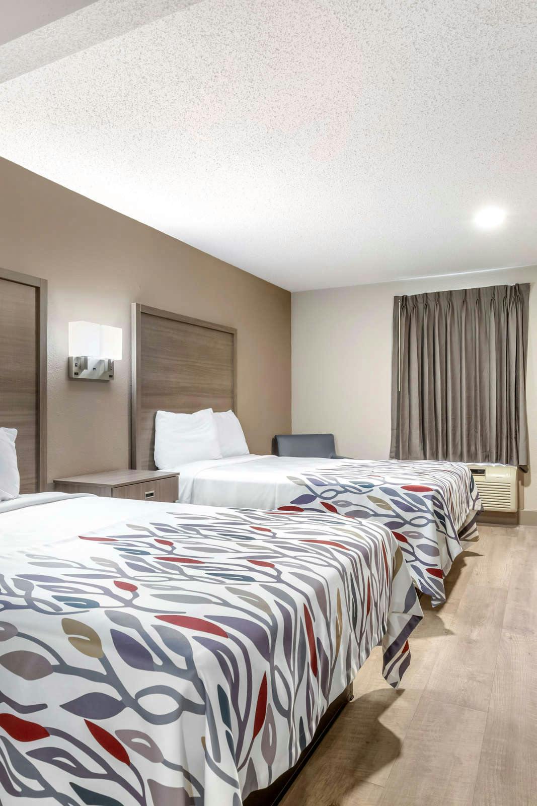 Hotel Red Roof Inn & Suites Newport News photo 3