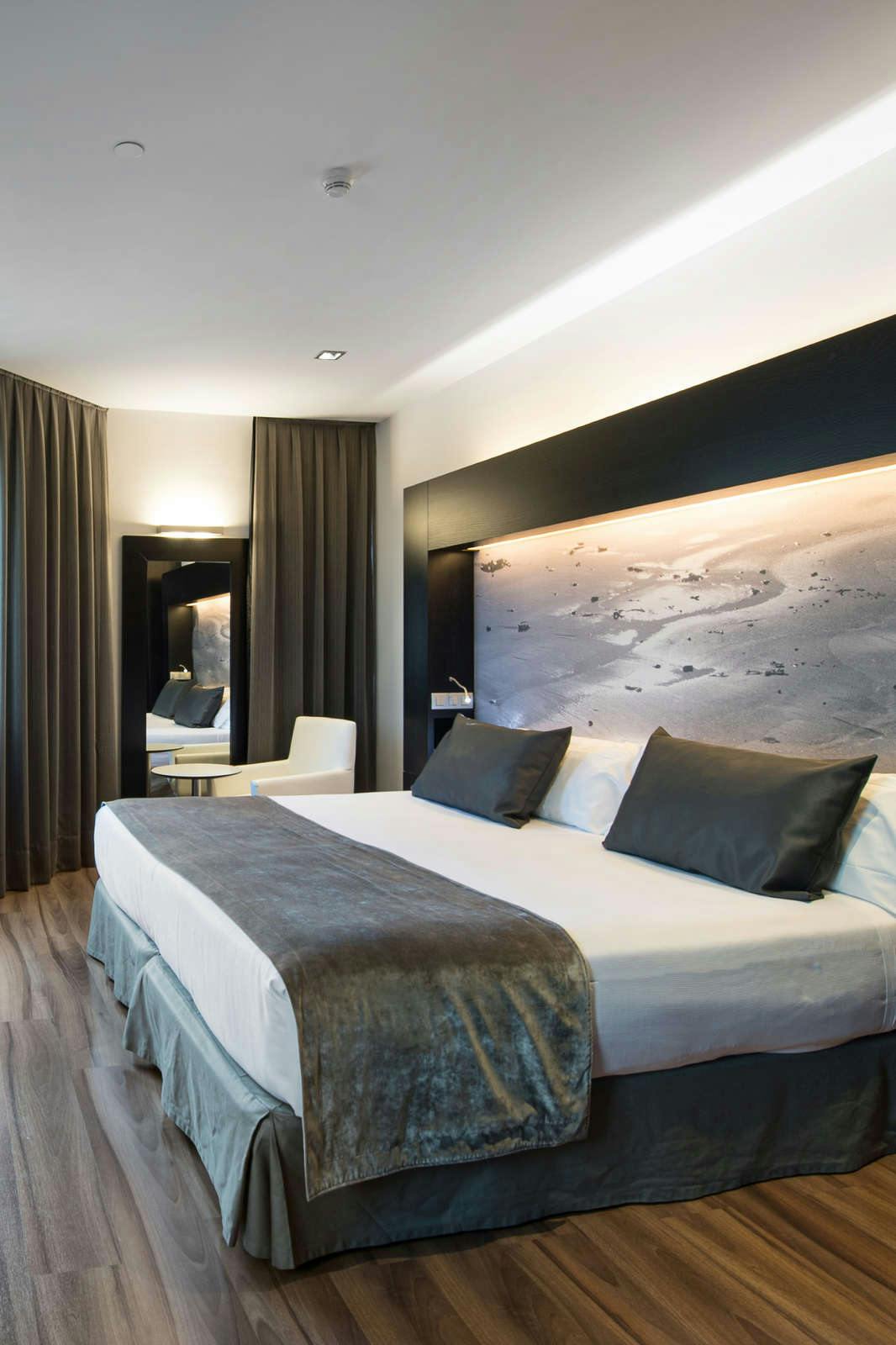 Hotel Catalonia Catedral photo 2