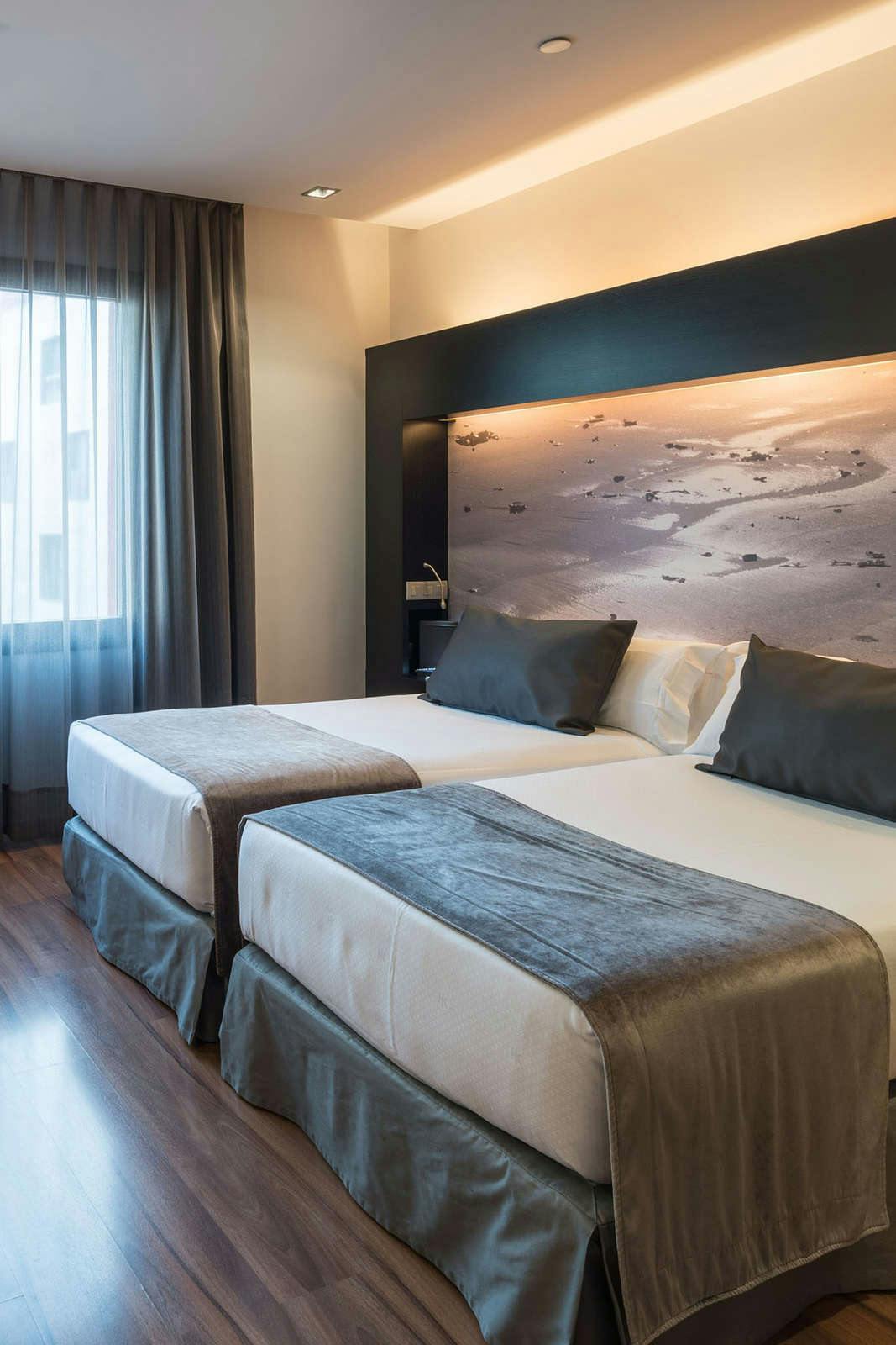 Hotel Catalonia Catedral photo 5