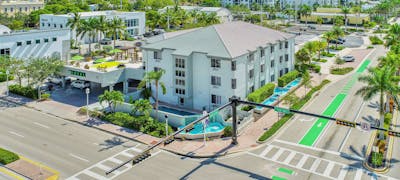 Naples Park Central Hotel