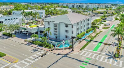 Naples Park Central Hotel