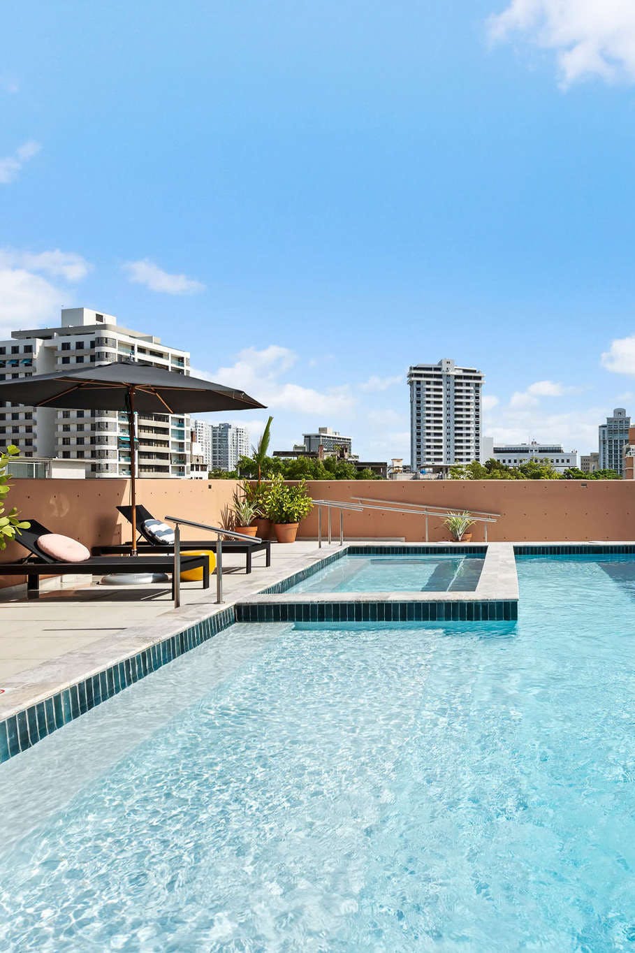 HiBird Apartment & Suites