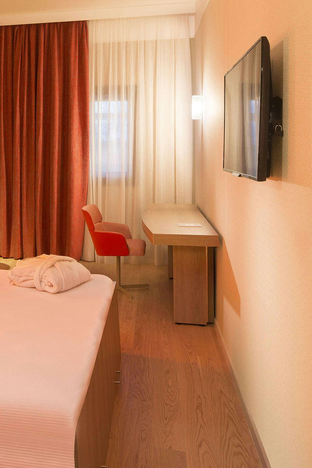 Hotel Hôtel Oceania Paris Roissy CDG photo 4