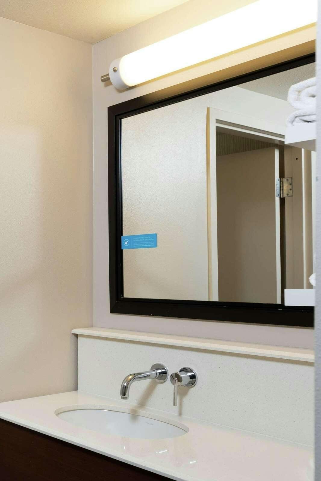 Hotel HAMPTON INN AND SUITES AUSTIN AIRPORT photo 4