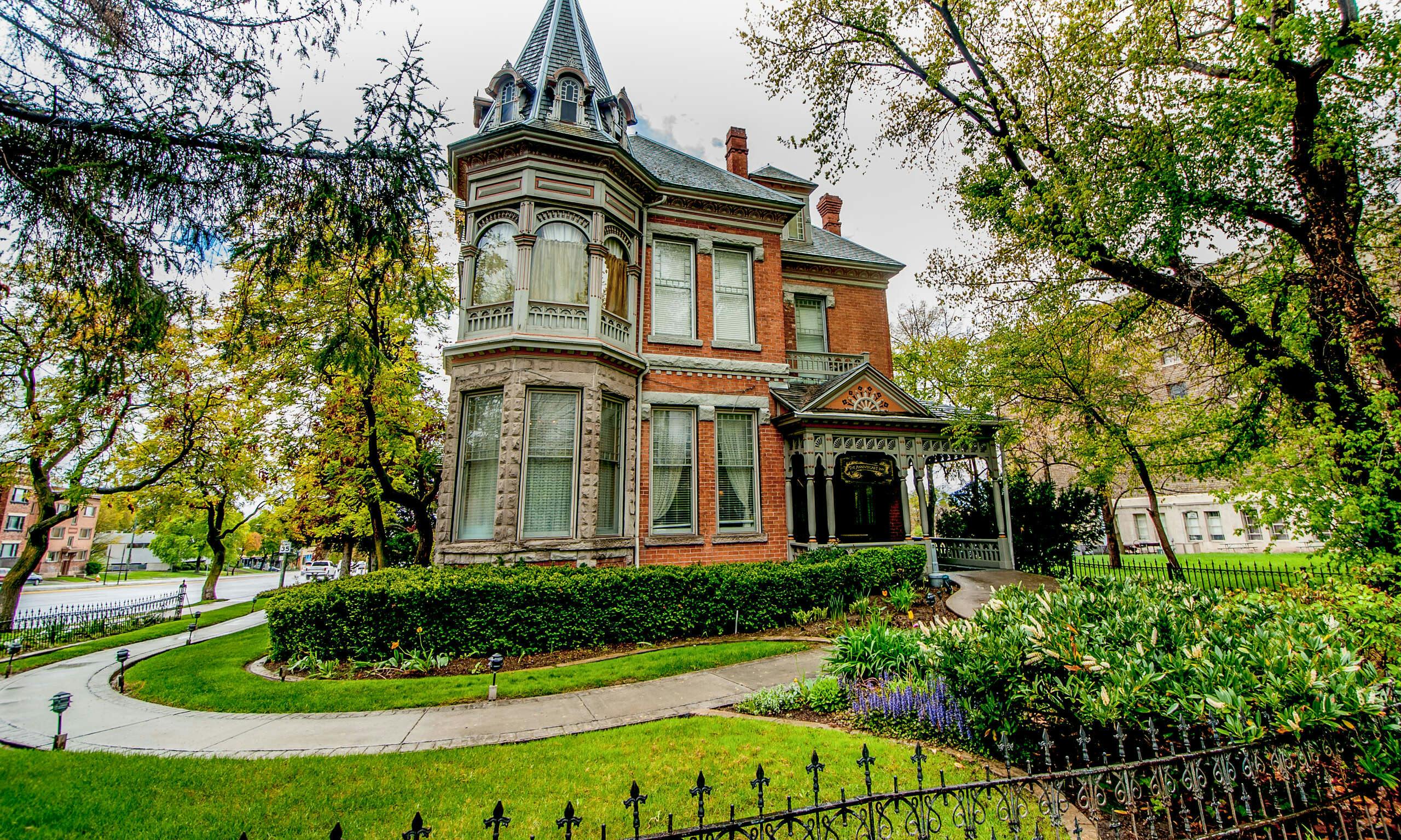 Anniversary Inn - South Temple (Adults Only)