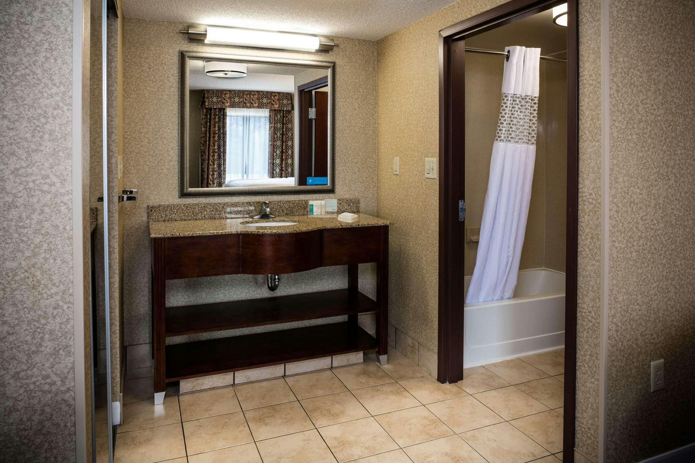 Hotel Hampton Inn & Suites Toledo-Perrysburg photo 3