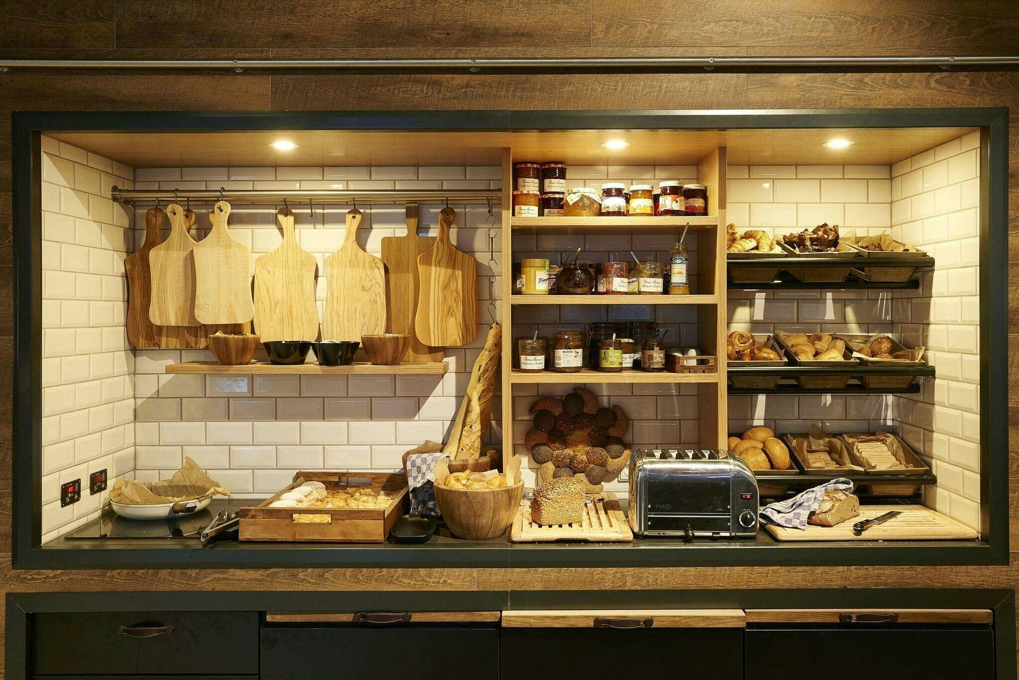 Hotel Moxy Berlin Ostbahnhof photo 3