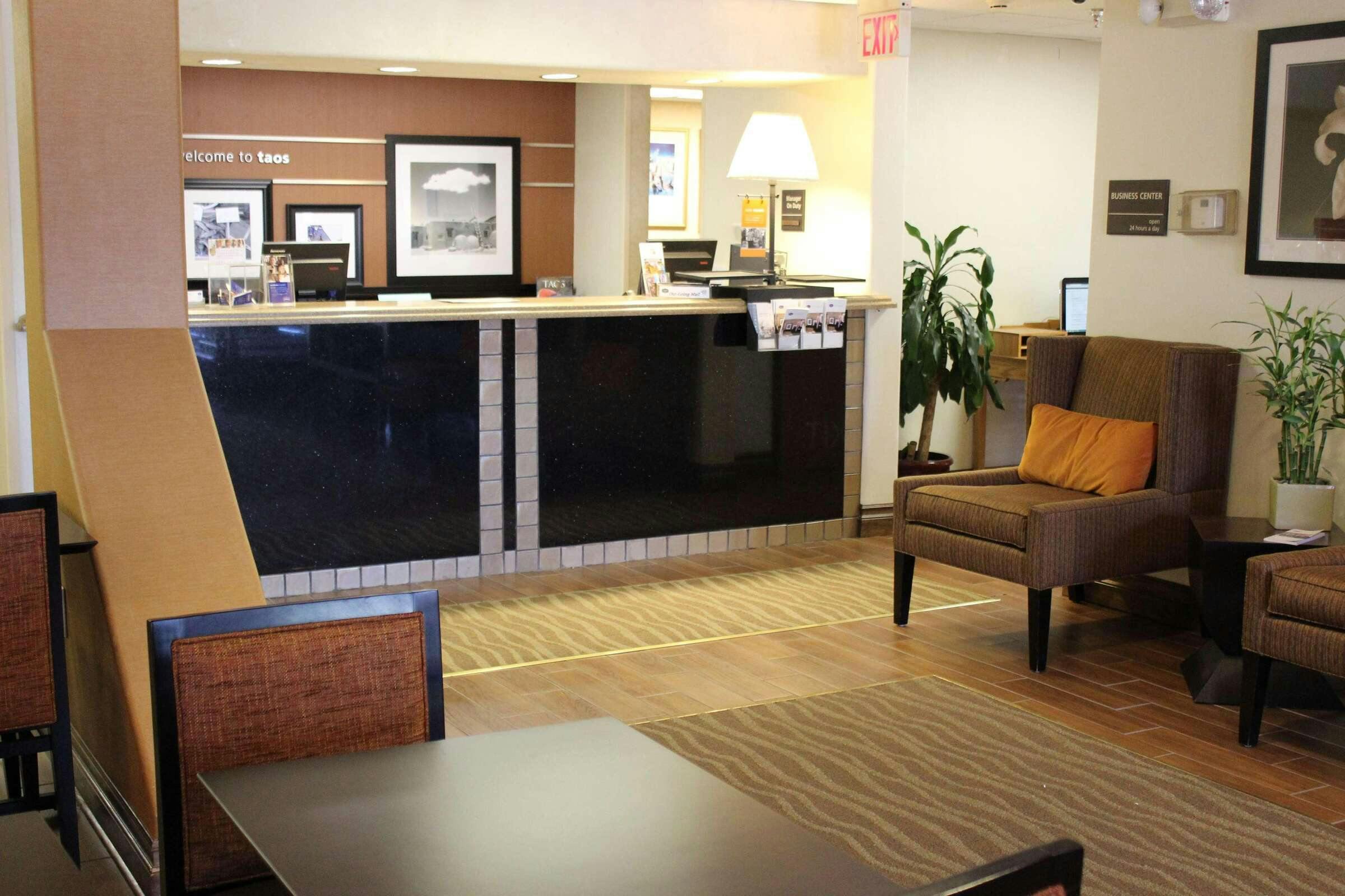 Hotel Hampton Inn Taos photo 3