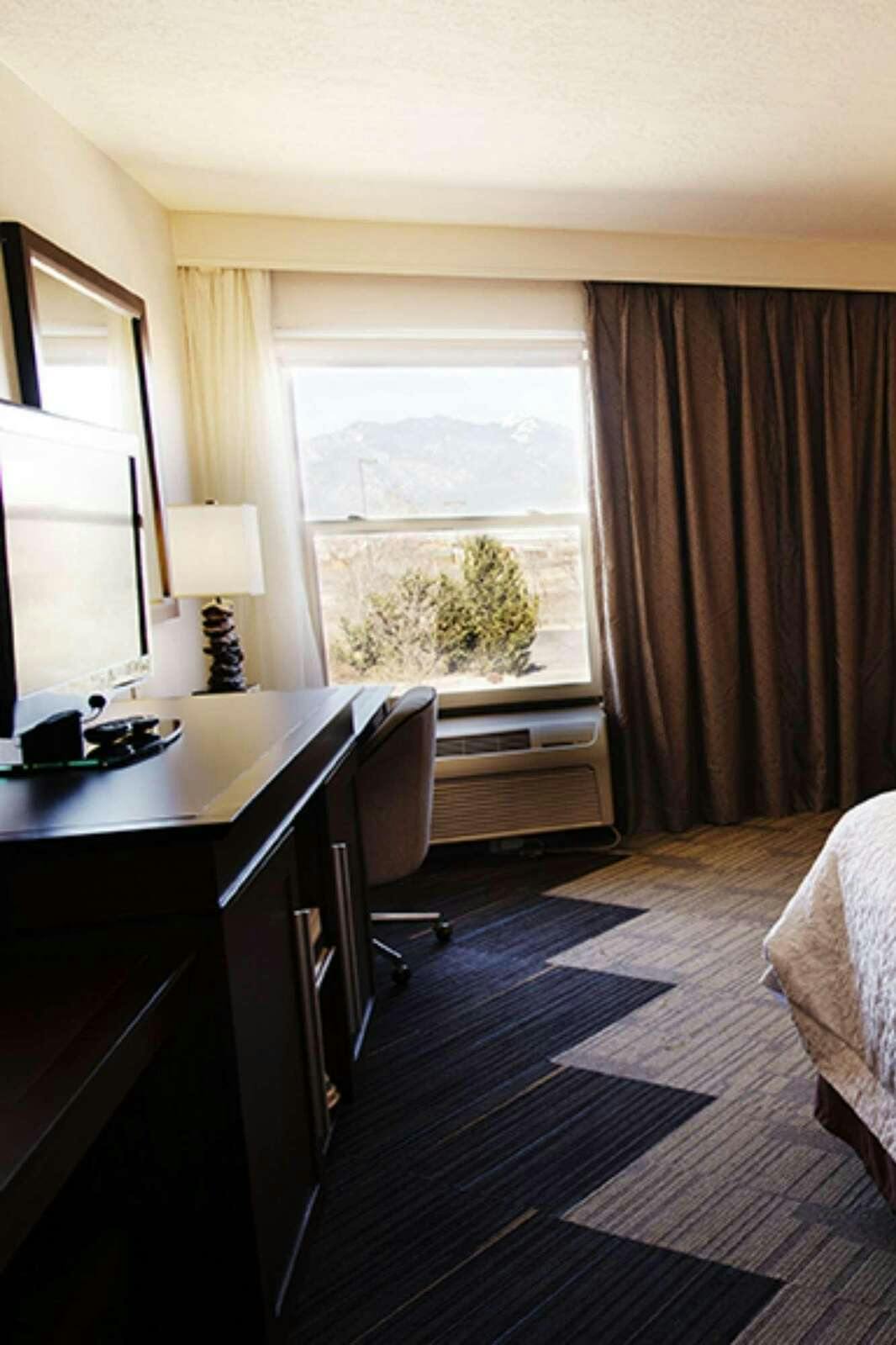 Hotel Hampton Inn Taos photo 2