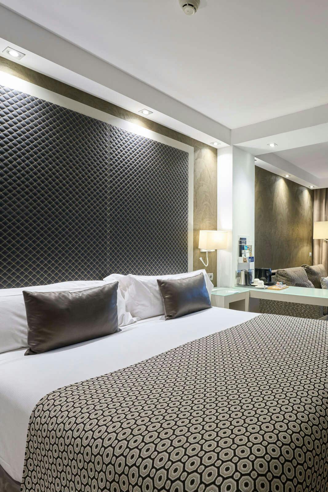 Hotel Catalonia Square photo 2