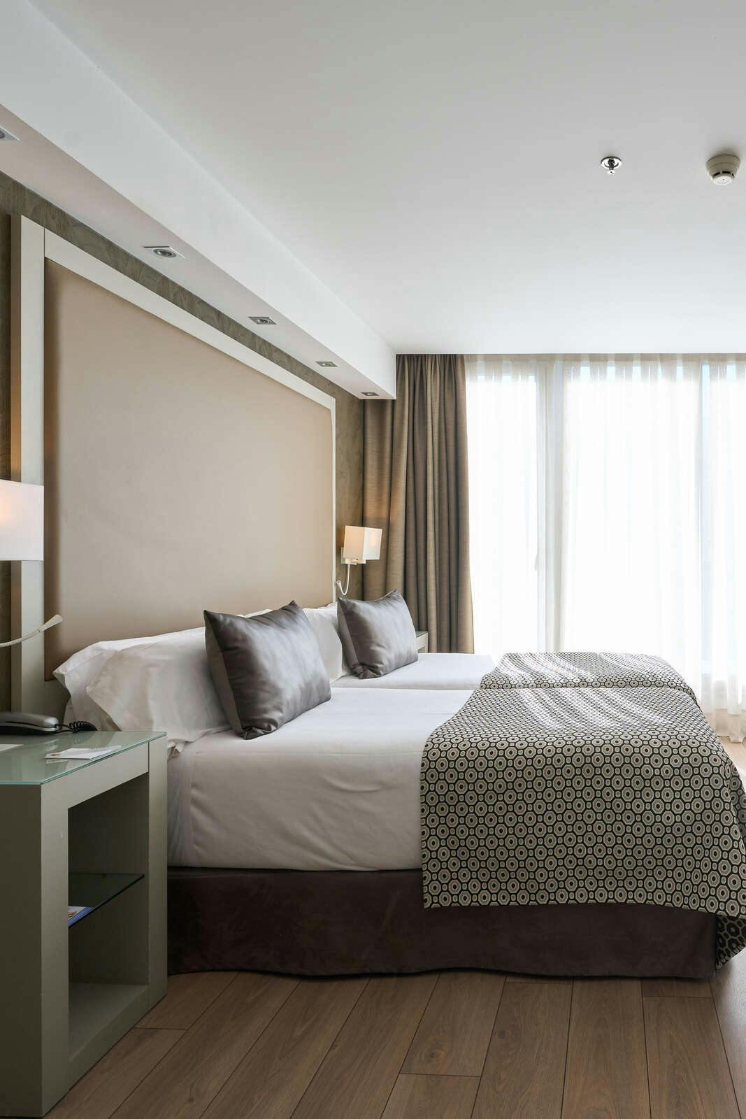 Hotel Catalonia Square photo 4