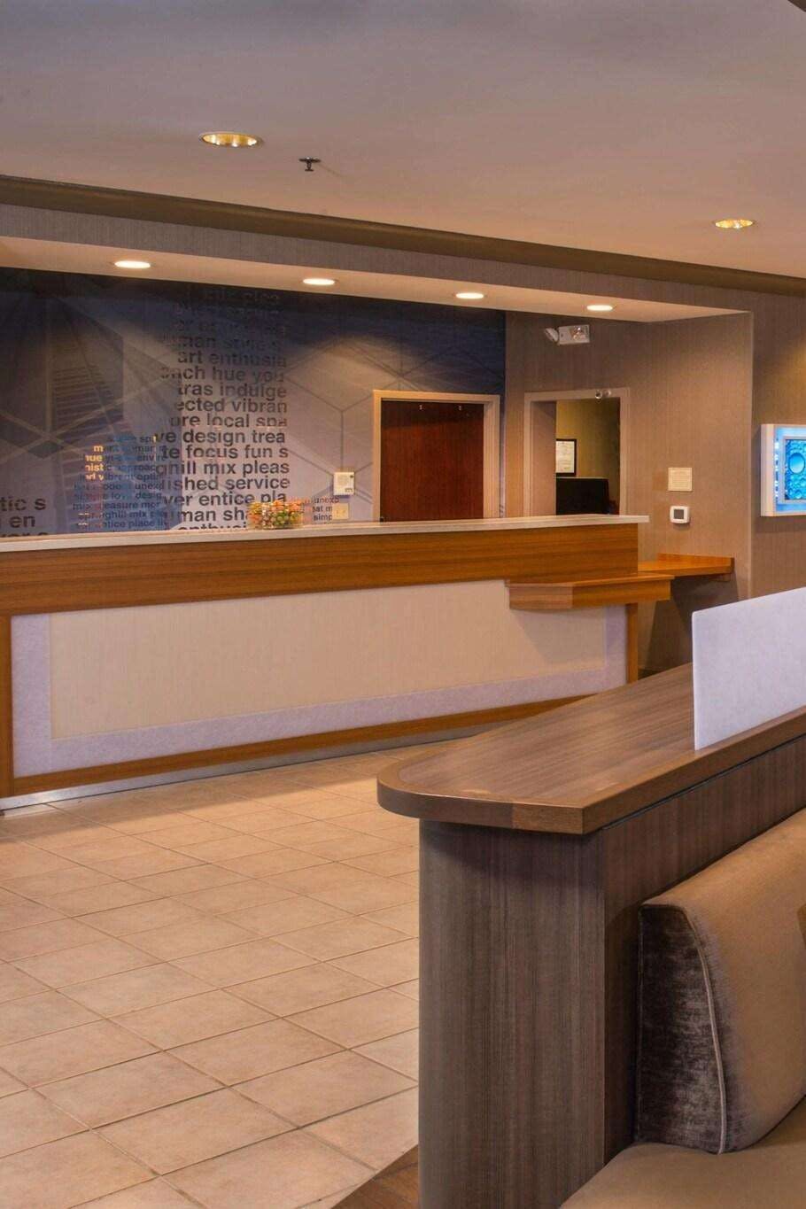 Hotel SpringHill Suites Herndon Reston photo 3