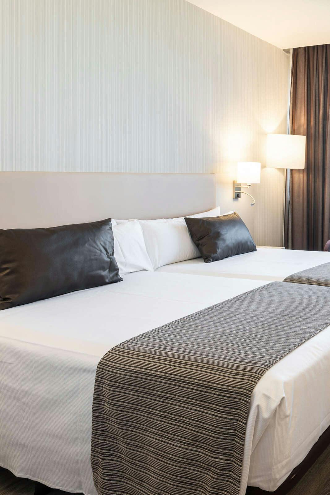 Hotel Catalonia Gran Hotel Verdi photo 5