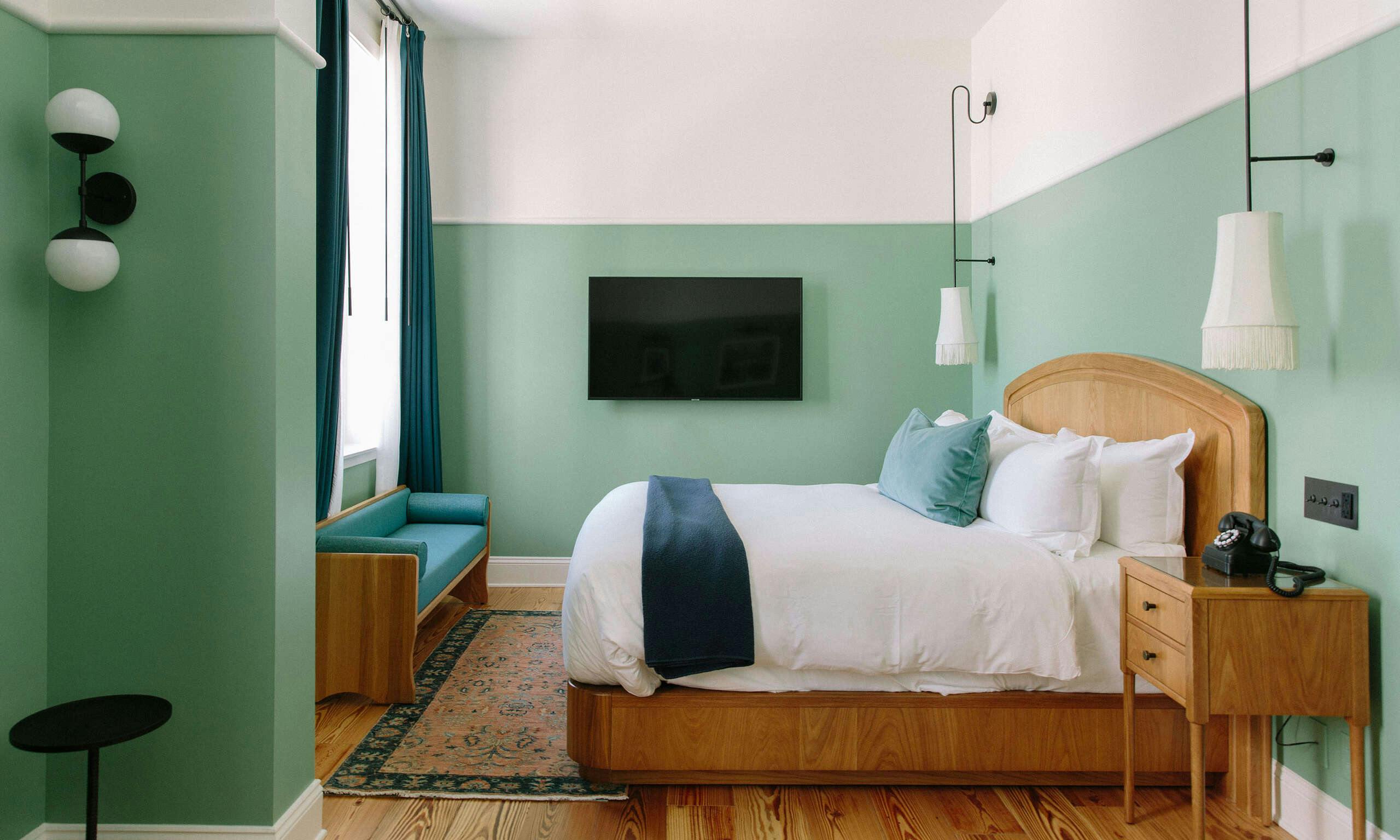 The Drayton Hotel Savannah, Curio Collection by Hilton