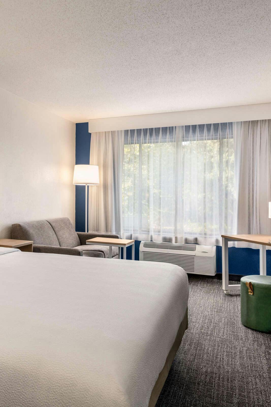 Hotel Spark by Hilton Mystic Groton photo 2