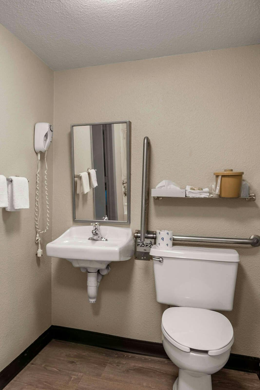 Hotel Red Roof Inn Enfield photo 5