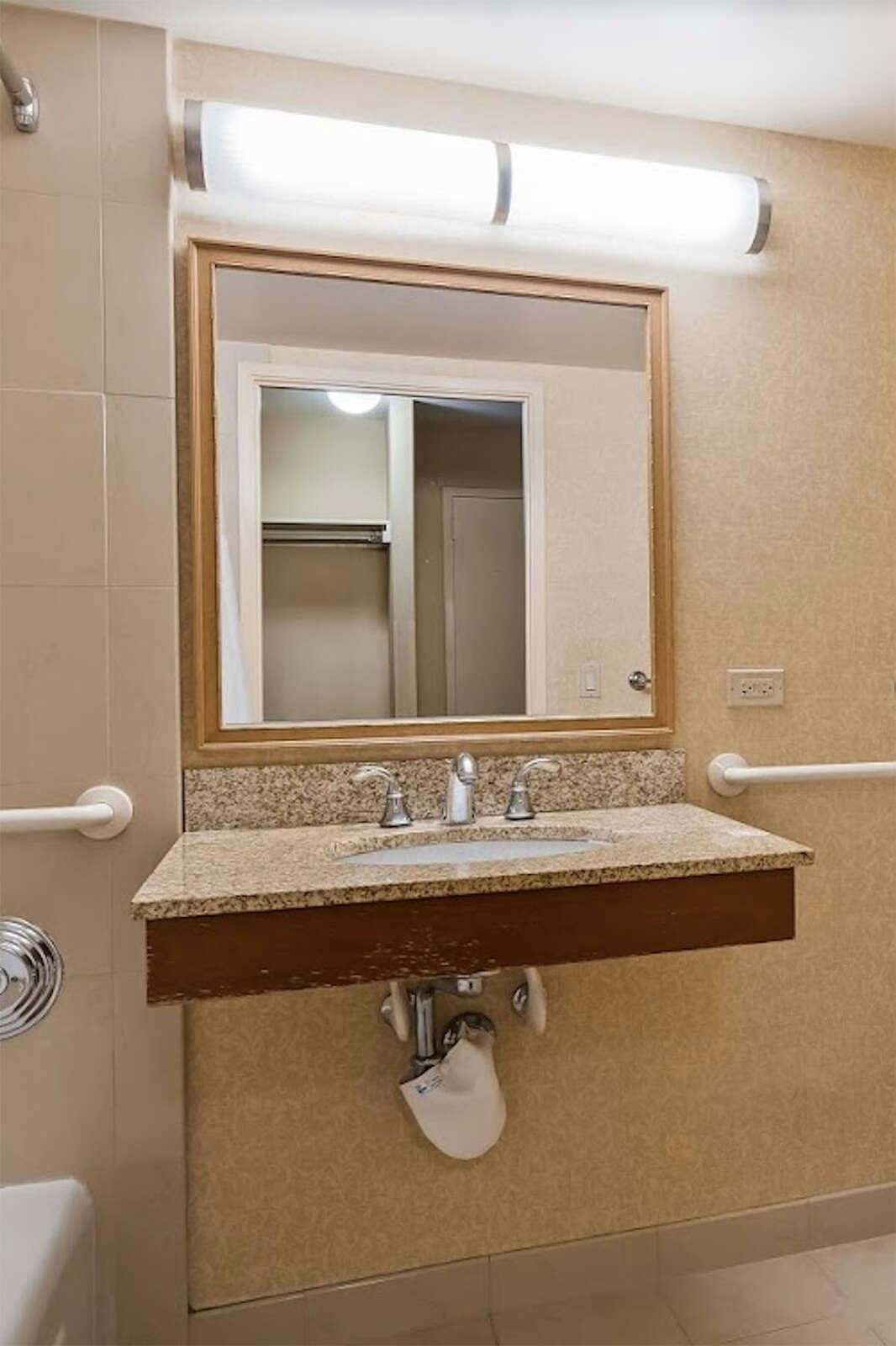 Hotel Airport Honolulu Hotel, Trademark Collection by Wyndham photo 5