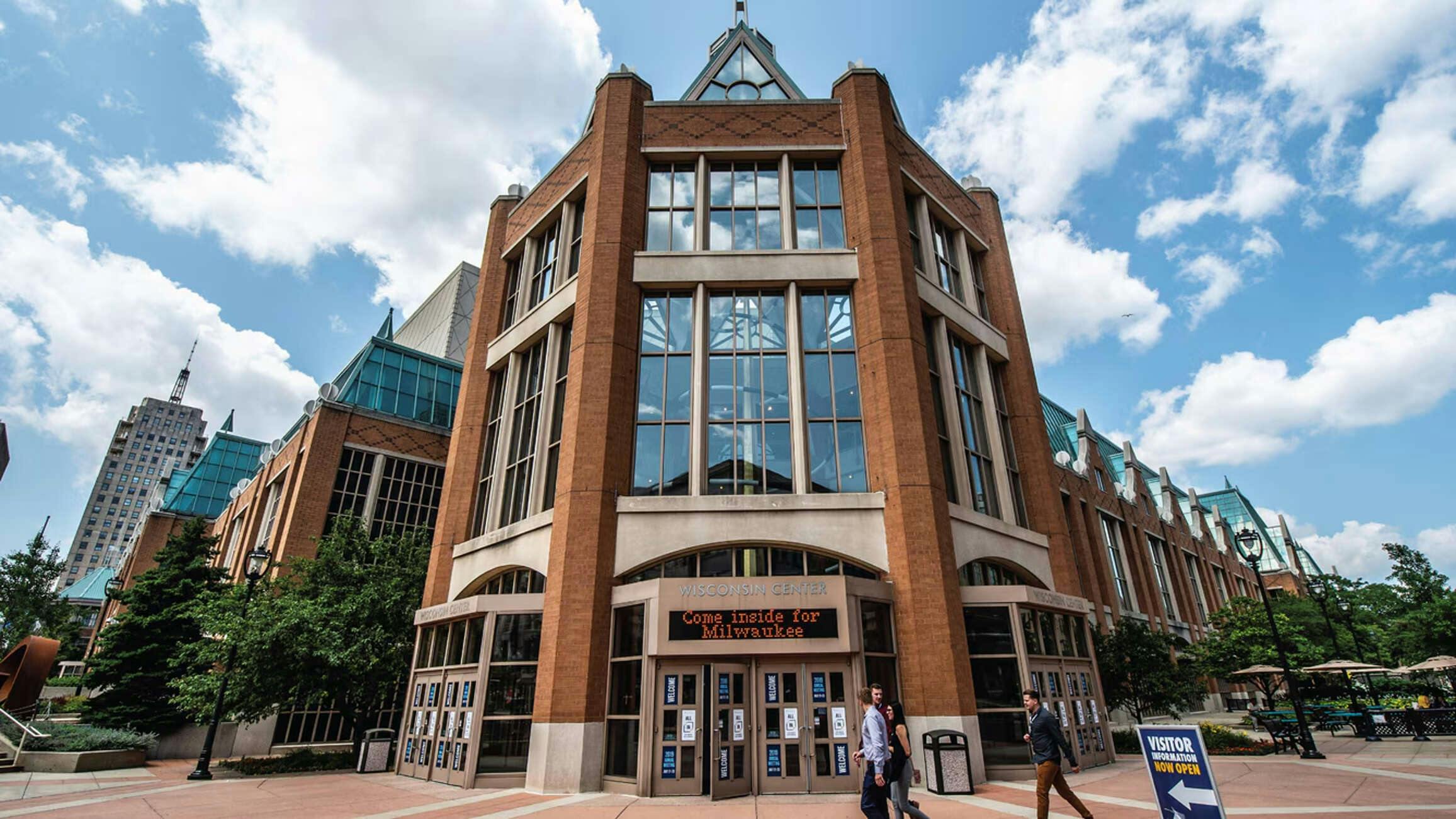 Renaissance Milwaukee West Hotel