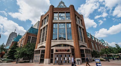 Renaissance Milwaukee West Hotel