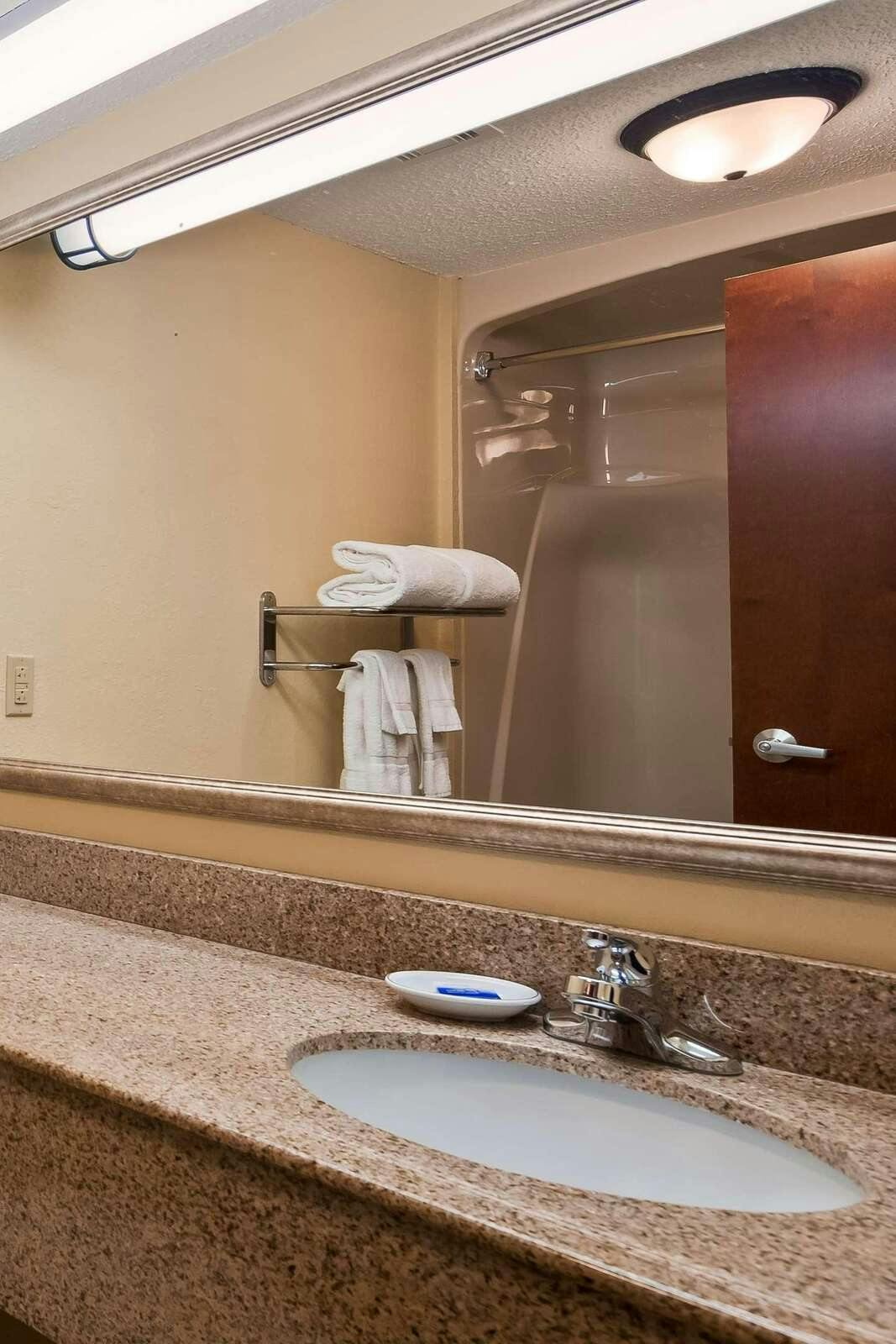 Hotel Best Western Plus Crossroads Inn & Suites photo 2