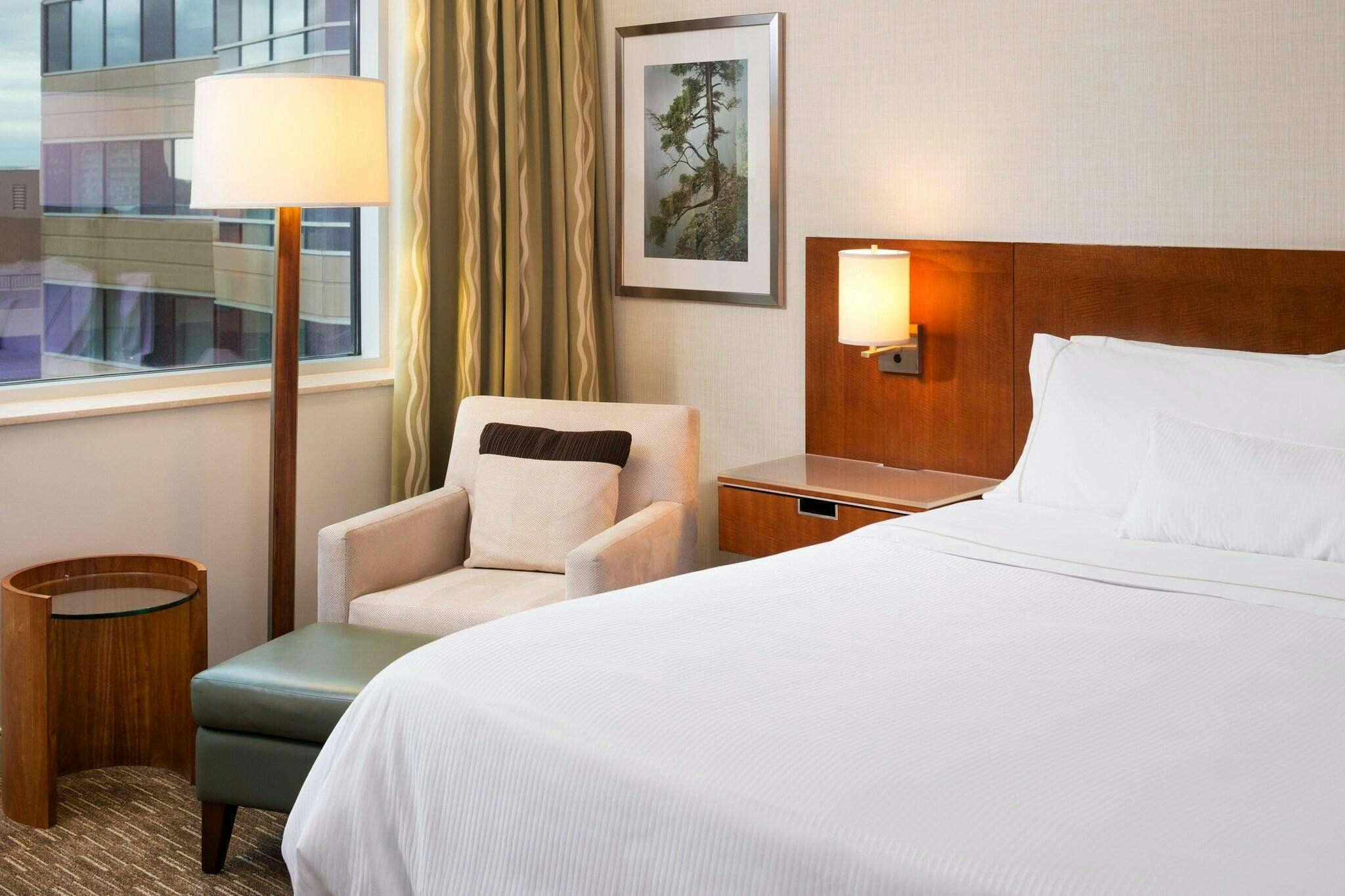 Hotel The Westin Edina Galleria photo 3