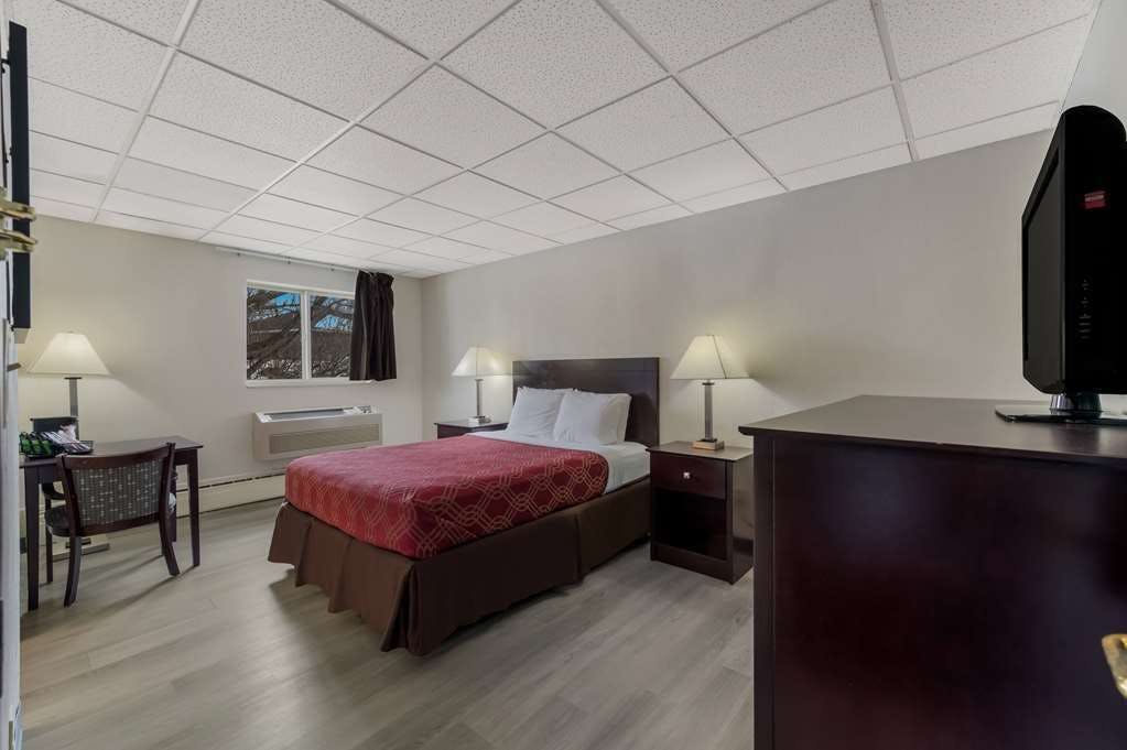 Hotel Baymont Iron Mountain photo 1